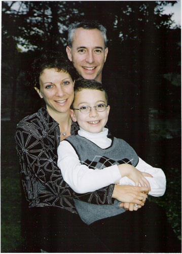 Kids Chiropractor in Atlanta with his wife and son